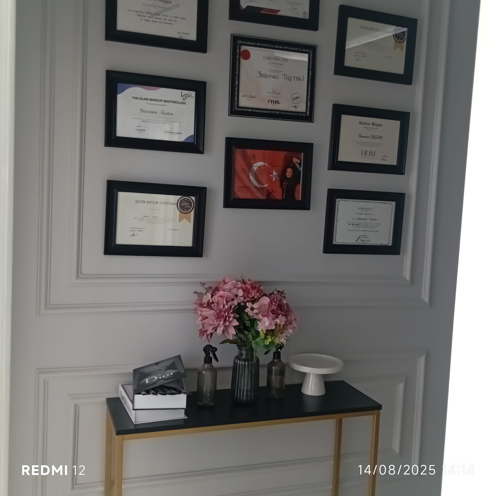 LOTUS MAKEUP & HAİR STUDİO