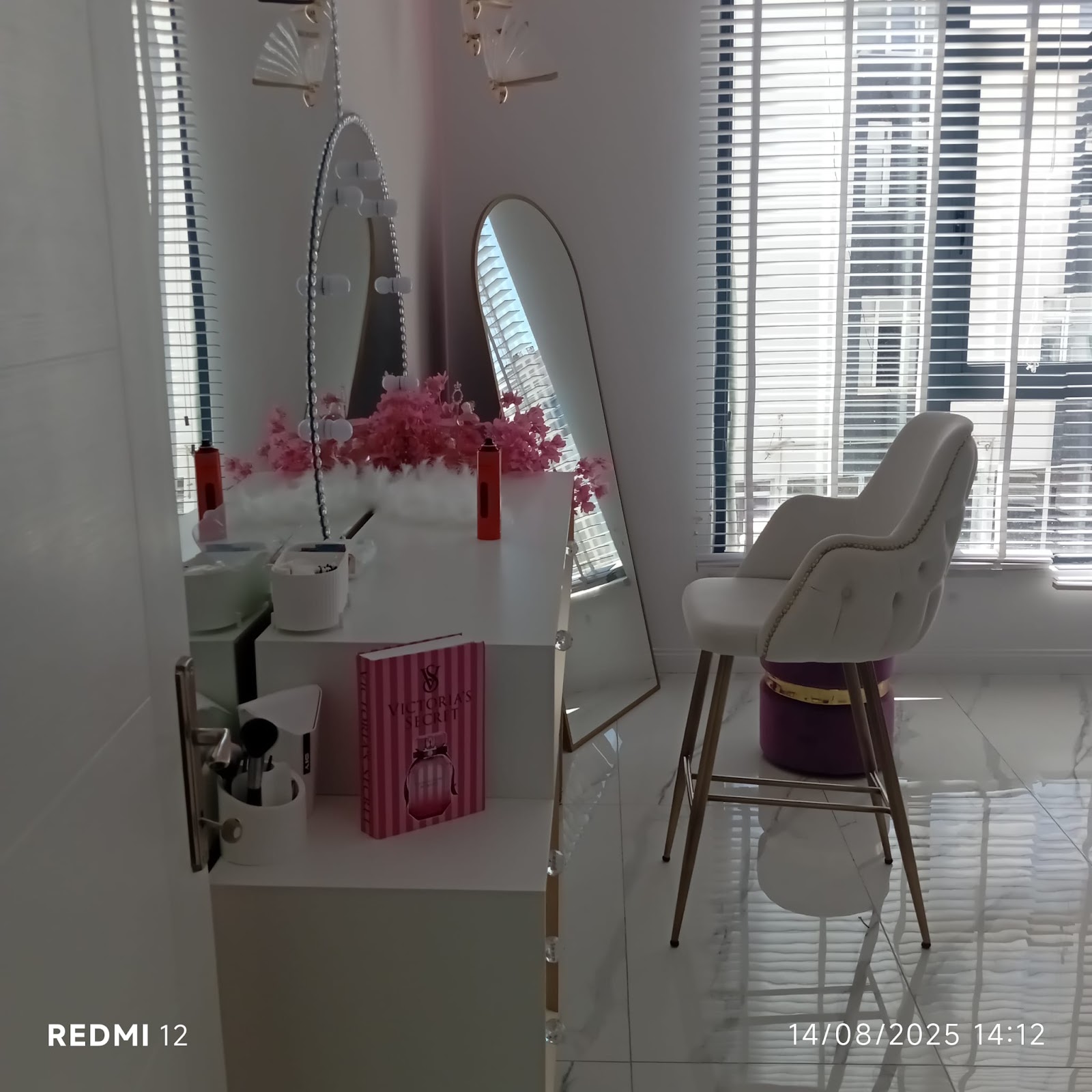 LOTUS MAKEUP & HAİR STUDİO